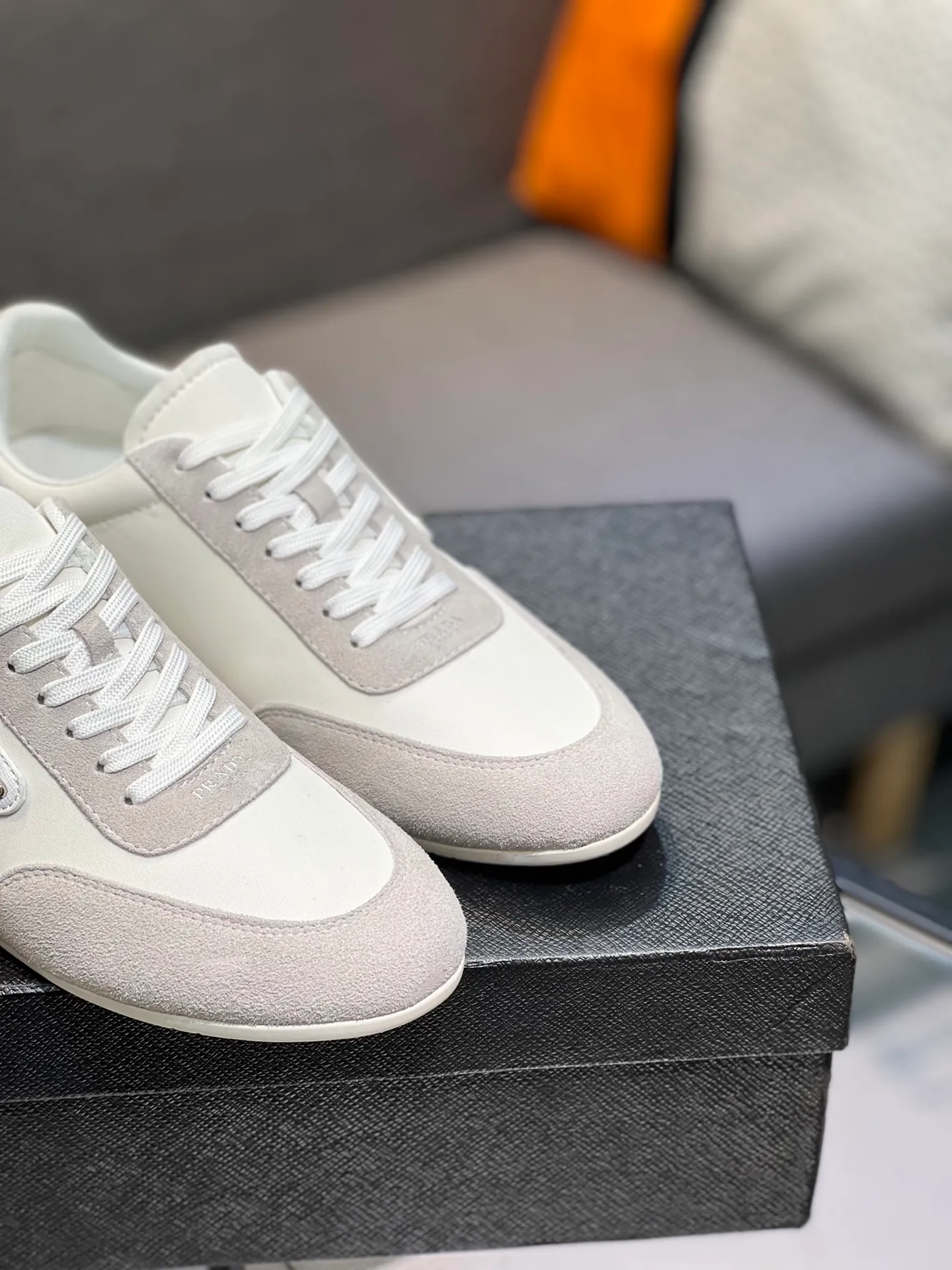 Men's shoes 💰440 PRADA (Prada) uses original cow suede, genuine leather lining, original foam wear-resistant soft outsole, casual sports version, young fashion, European and American trend, British style, actual picture color. Standard code: Men’s size 38/44 (45 can be customized)